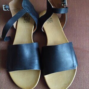Miz mooz Anthony sandal in black size 10